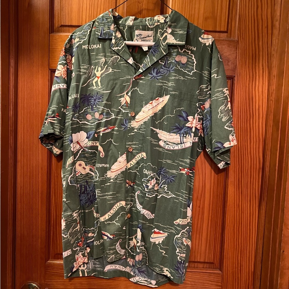 Mens Hawaiin style short sleeve shirt, button down.